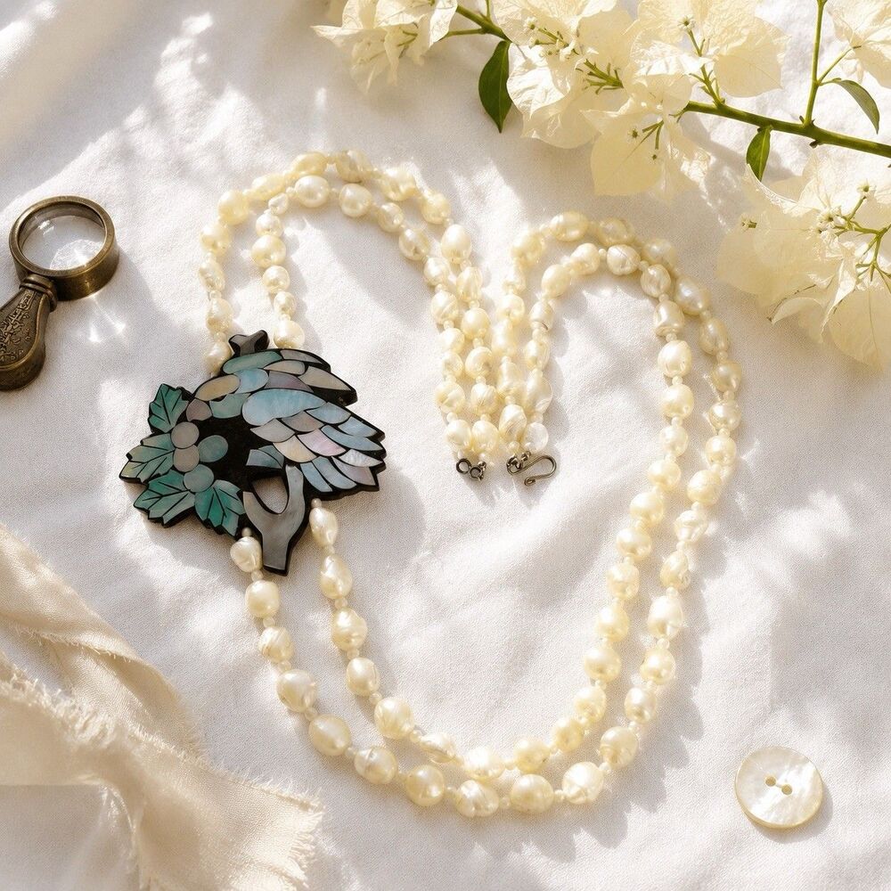 Rare Vintage Lee Sands Bird Pendant Mother of Pearl Inlay Shell Bead Necklace